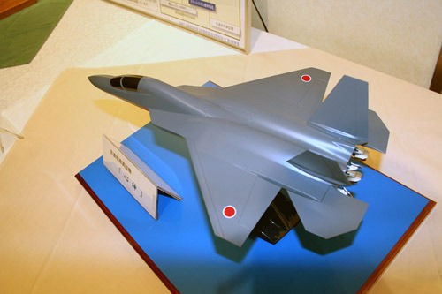 Mô hình máy bay chiến đấu tàng hình ATD-X của Nhật Bản